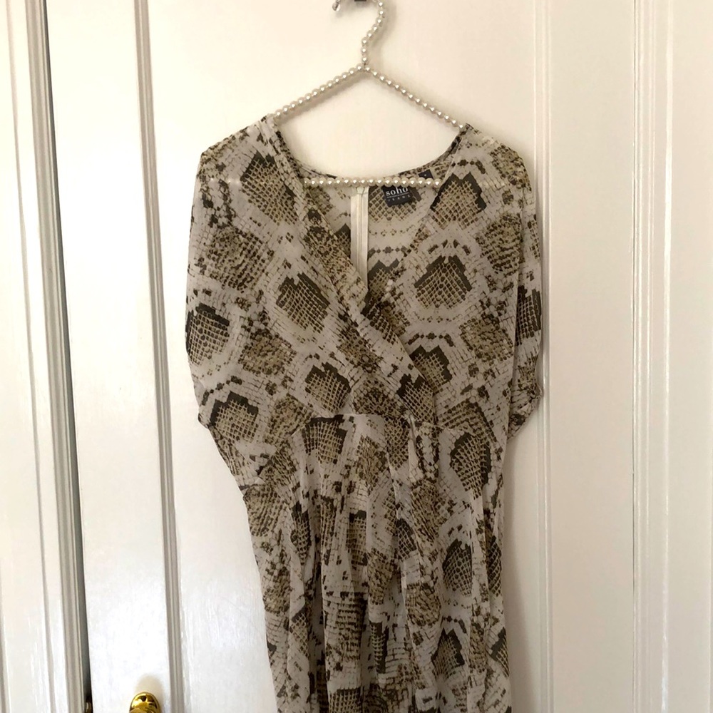 Sheer Print Twist Front Top Size M